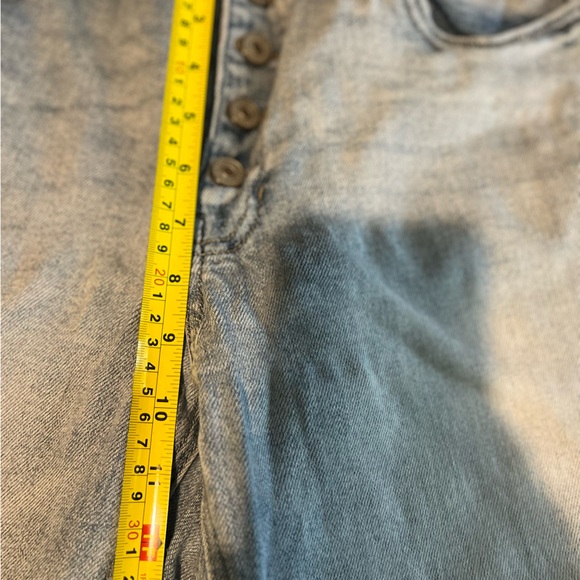 Kancan button fly capris - Picture 4 of 5